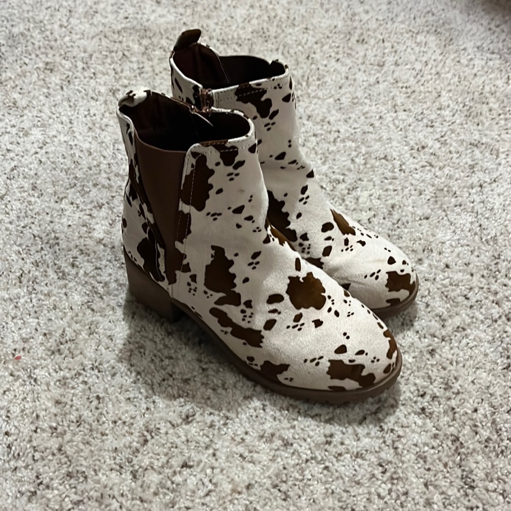 Mia Kids size 5 Cow Print Boots